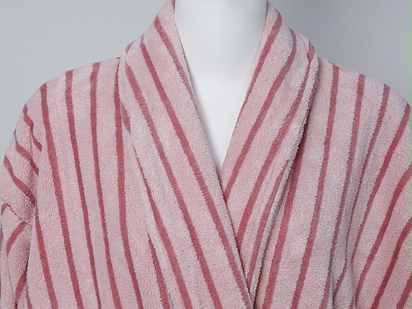 珊瑚绒条纹款青果领浴袍