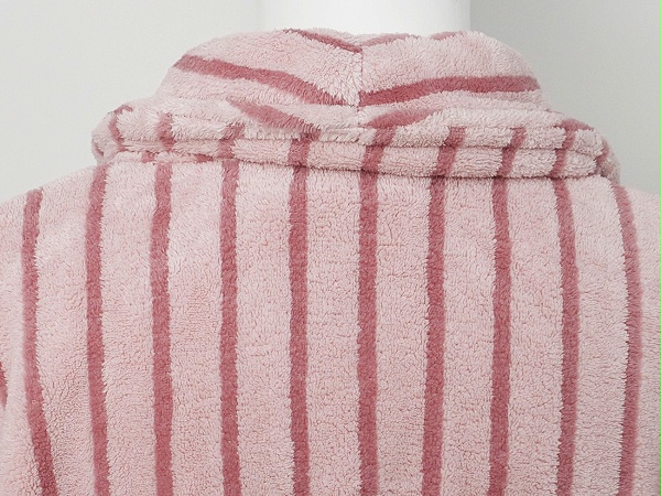 珊瑚绒条纹款青果领浴袍