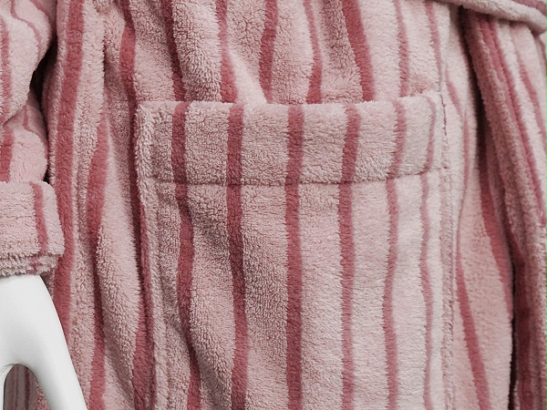 珊瑚绒条纹款青果领浴袍